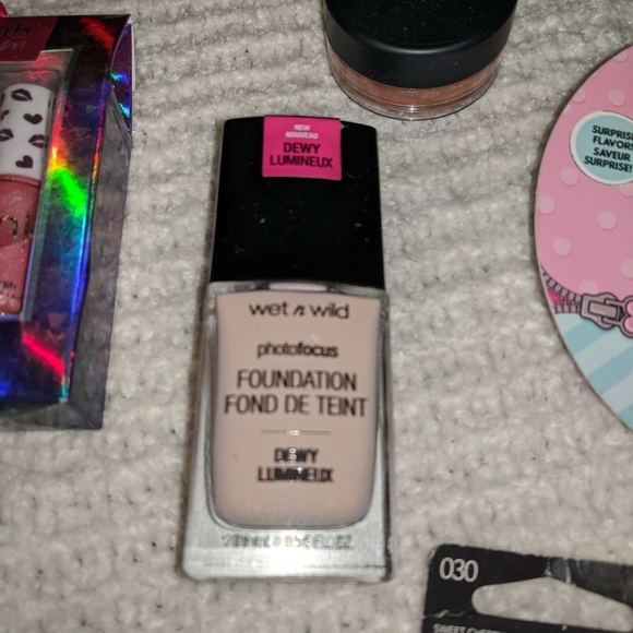 Makeup Bundle - Picture 9 of 12